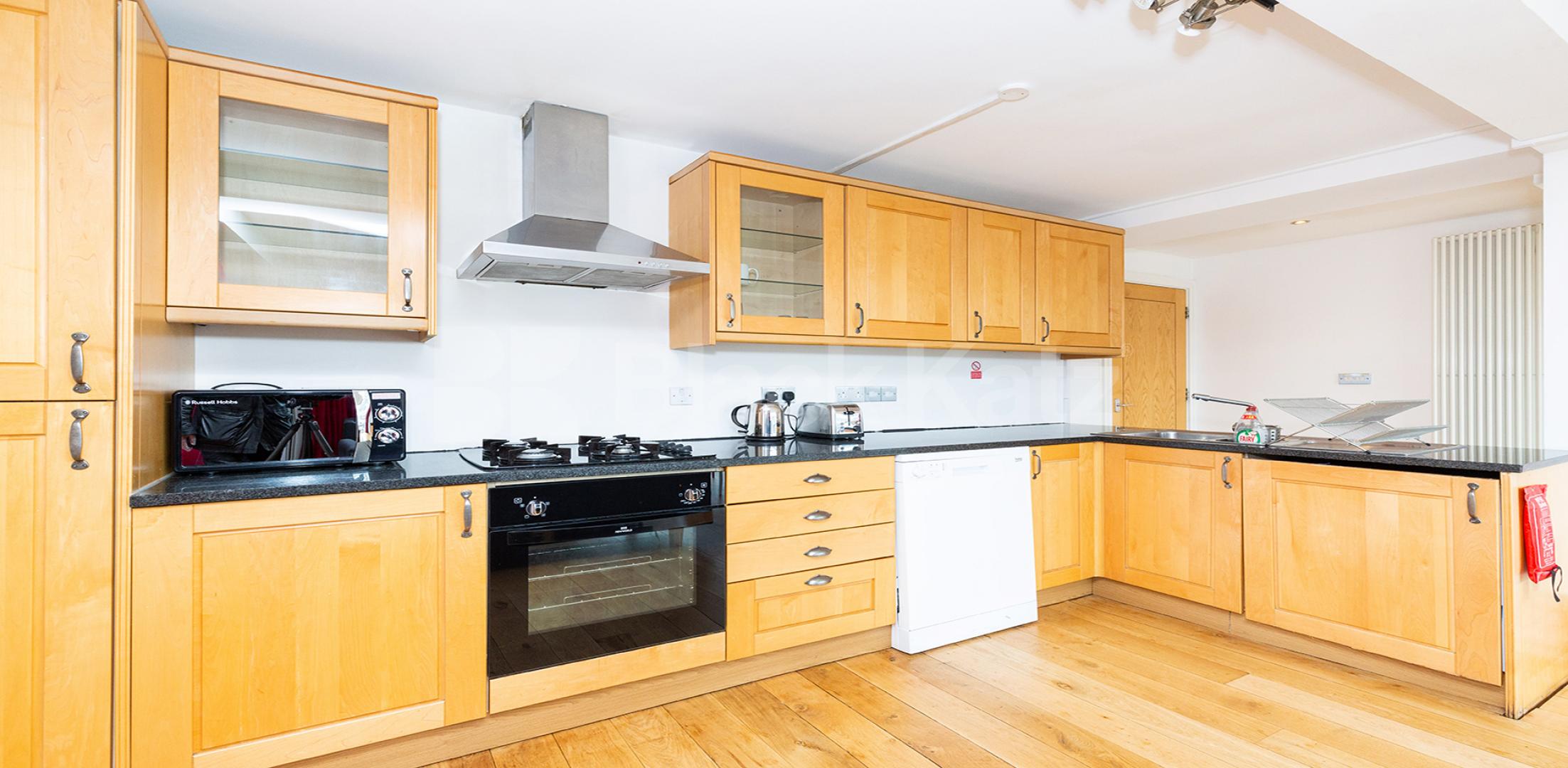 			CENTRAL ZONE 1 LOCATION!, 2 Bedroom, 2 bath, 1 reception Flat			 Farringdon Road, CLERKENWELL / HOLBORN